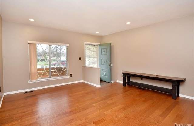 13501 CANTERBURY Drive Gallery 4