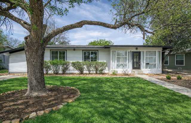 GORGEOUS 4-BEDROOM HOME IN TERRELL HEIGHTS photos photos