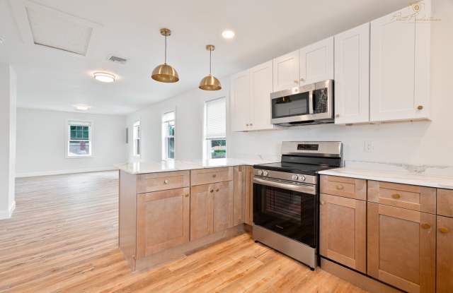 Beautifully Updated Two Bedroom Townhouse! photos photos