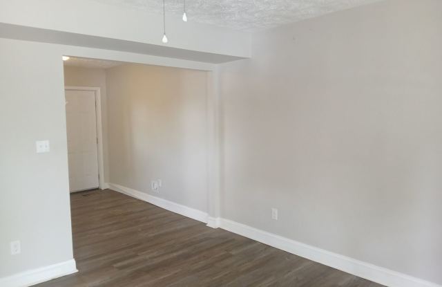 2 Bedroom 1 Bathroom Duplex Available NOW! 1/2 Off Special! Gallery 3