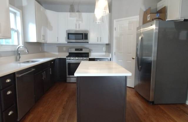 Room for Rent in 6 Bedroom House at 2119 Abby Knoll Dr Gallery 3