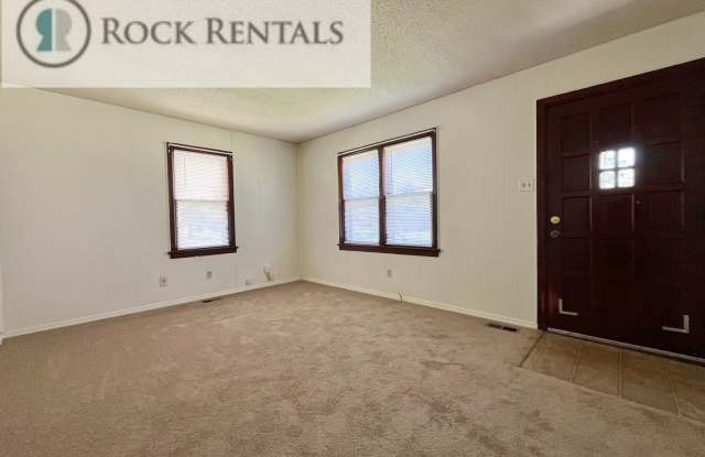PRICE REDUCED! 2 Bed 1 Bath House with Garage Gallery 3