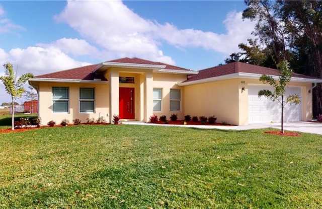 621 NW 7th Pl lot: 11 photos photos