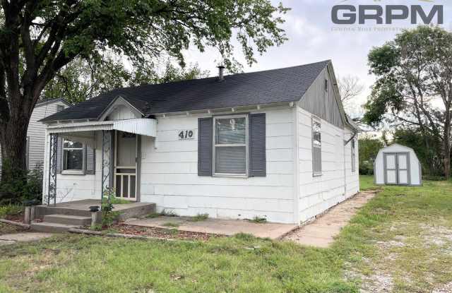 Affordable Two Bedroom - 410 Justice Street, Hutchinson, KS 67501