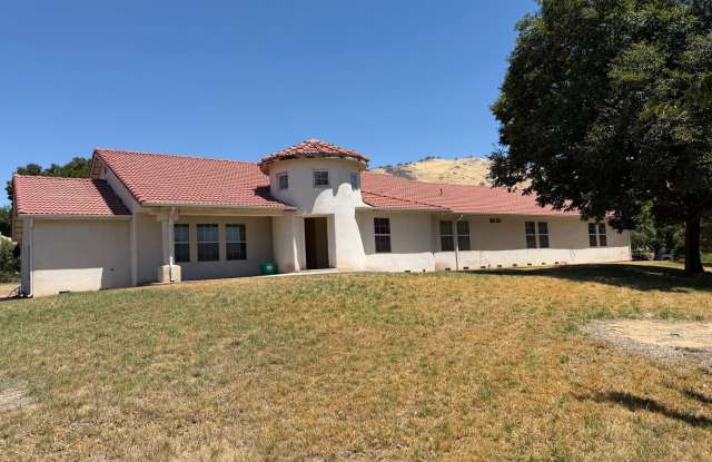 4 bedroom 3.5 bath on acreage with shop photos photos