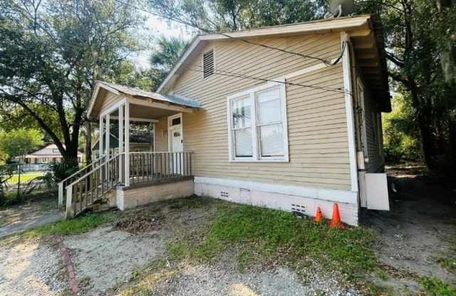 1009 Amherst Street - 1009 Amherst Street, Brunswick, GA 31520