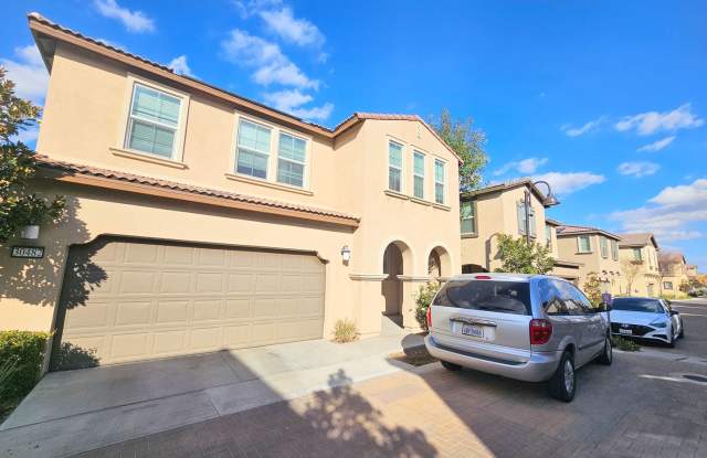 Beautiful Condo In a Nice Neighborhood 2 car garage photos photos