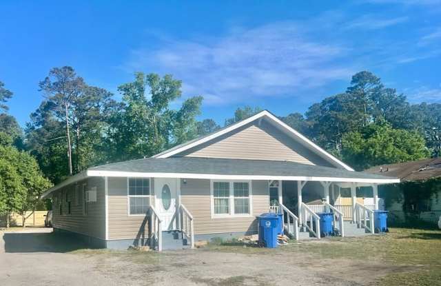 Affordable Studio Near Downtown Myrtle Beach – All Utilities Included! – $1,100/Month photos photos