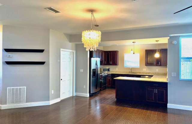 467 7th Ave S Gallery 4