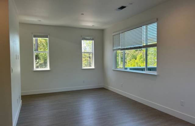 1 MONTH FREE! The Vineyards at Dennis Lane Studio unit with back yard and garage - 2084 Landen Lane, Santa Rosa, CA 95403 1 MONTH FREE! The Vineyards at Dennis Lane Studio unit with back yard and garage - 2084 Landen Lane, Santa Rosa, CA 95403