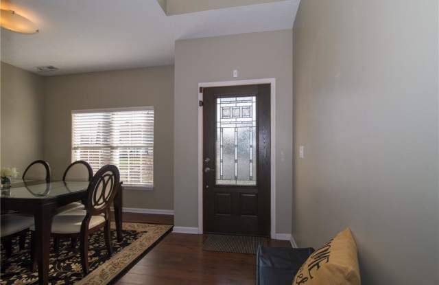 11825 Queenwood Court Gallery 4