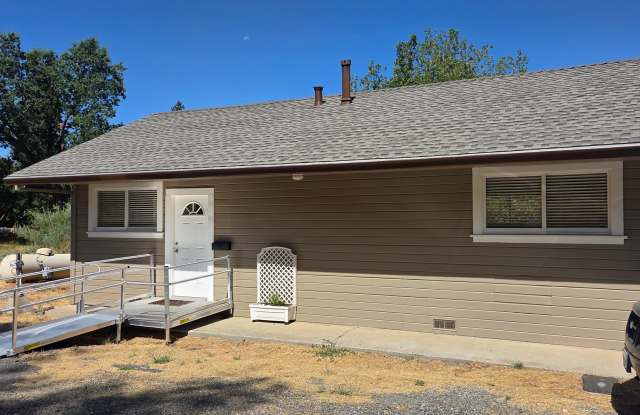 Spacious 1-Bedroom Apartment in Soulsbyville, CA photos photos
