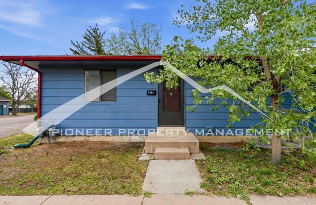 Charming 1/2 Duplex with Washer/Dryer! photos photos