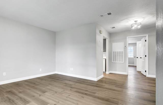 2065 Dowlen Rd - 10 Gallery 2