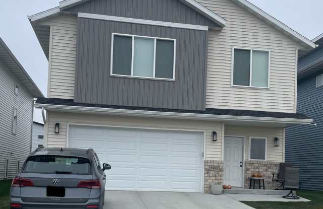 4-bedroom, 3-bathroom South Fargo Single-Family Home w/ 2 Stall Garage photos photos
