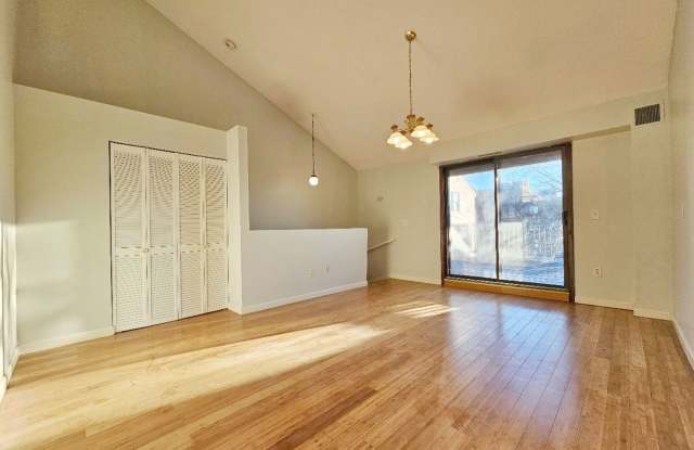 Beautiful renovated 3 bed 2 bath townhouse with deeded parking and easy Highway access photos photos