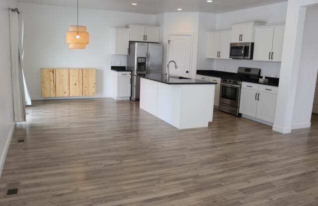 348 E Willowstone Ln Gallery 2