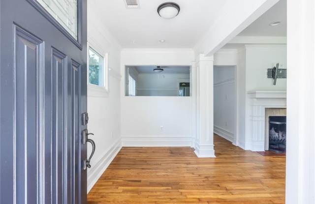 577 Glenwood Place SE Gallery 2