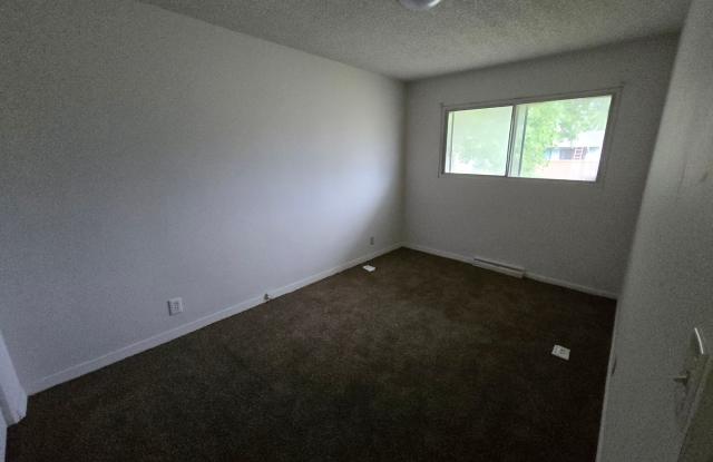 Montara 2/1 with fully fenced in yard and new flooring. Gallery 3