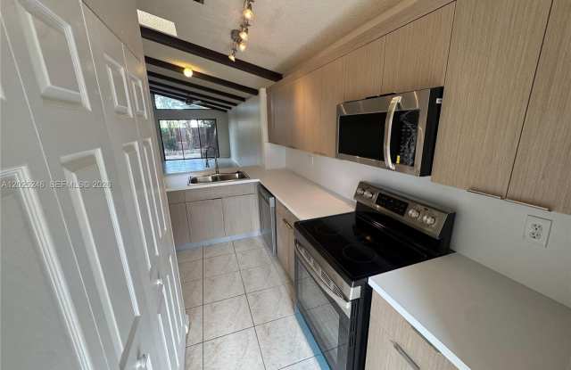 1752 NW 72nd Ave photos photos