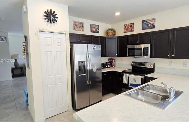 9208 W 33rd Court, Hialeah, FL 33018 - 9208 West 33rd Court, Hialeah, FL 33018 9208 W 33rd Court, Hialeah, FL 33018 - 9208 West 33rd Court, Hialeah, FL 33018