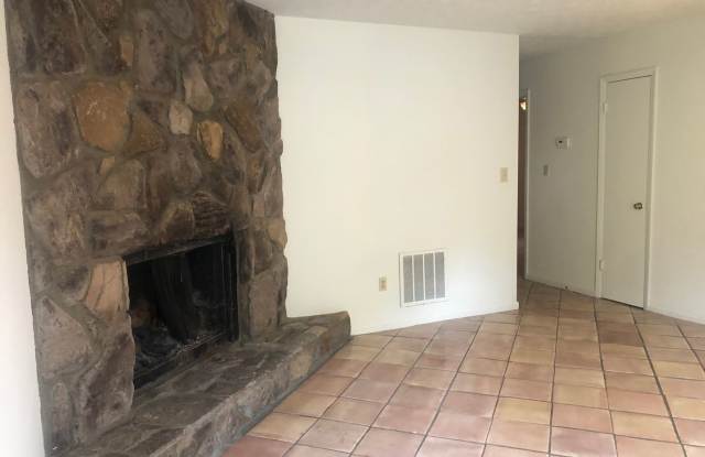 2 Bedroom Duplex in Boulevard! Gallery 4