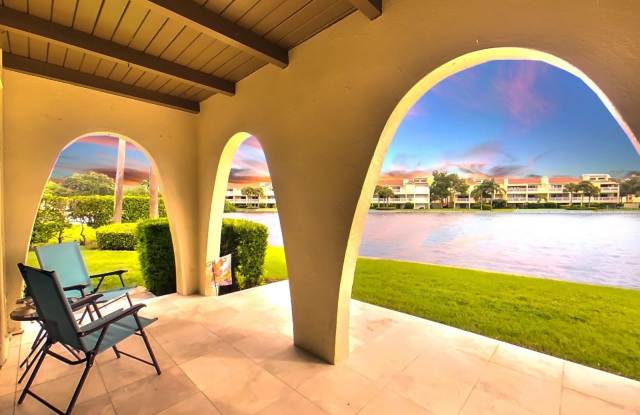 556 PLAZA SEVILLE COURT - 556 Plaza Seville Court, Treasure Island, FL 33706
