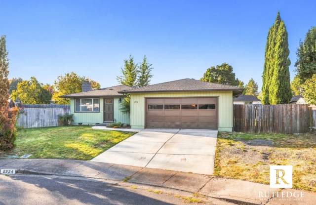 Newly Updated 3 Bed / 2 Bath Home in East Medford with Large Fenced Backyard! Gallery 3