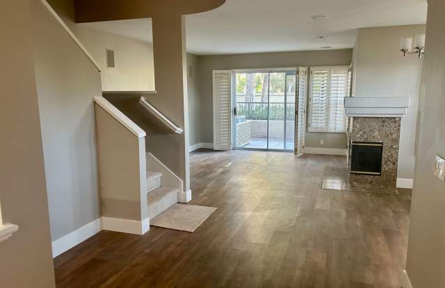 Downstairs 2 bed 2.5 bath unit in MV! Gallery 2