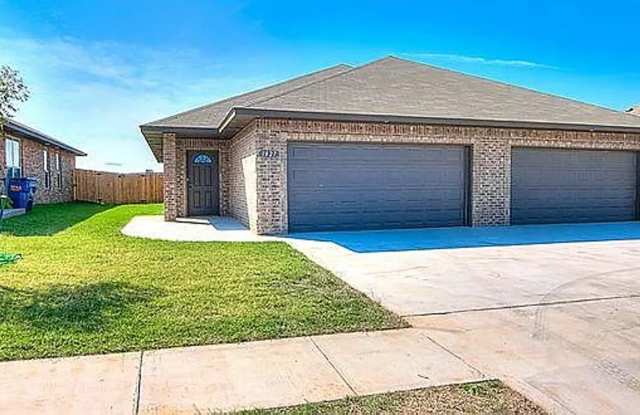 3 Bedroom 2 Bath Duplex in Settlers Crossing, El Reno, OK! MOVE-IN SPECIAL HALF OFF FIRST FULL MONTH'S RENT! photos photos