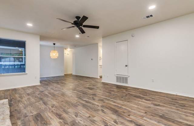 5805 Avery Island Ave Gallery 3