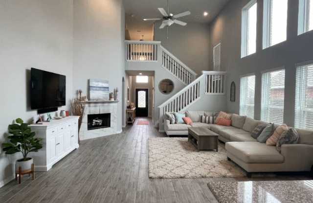 211 San Jacinto Drive Gallery 2