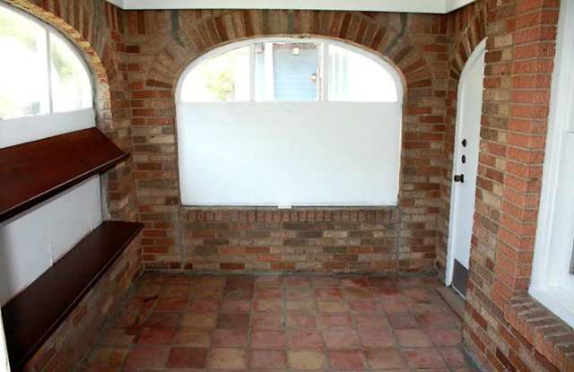1931 Portsmouth Street Gallery 4