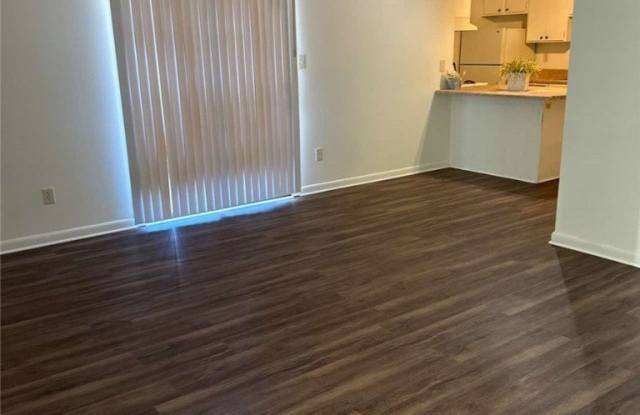1128 Southwood Drive unit: 8 photos photos
