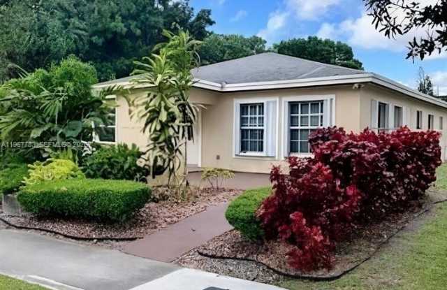 2953 NW 10th Ct photos photos