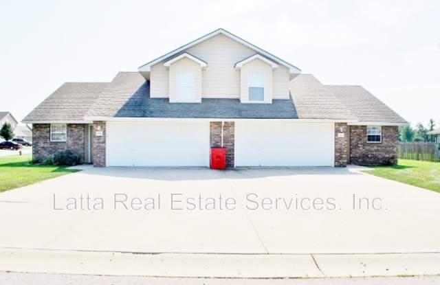 1029 NW Willow Dr - 1029 Northwest Willow Drive, Grain Valley, MO 64029