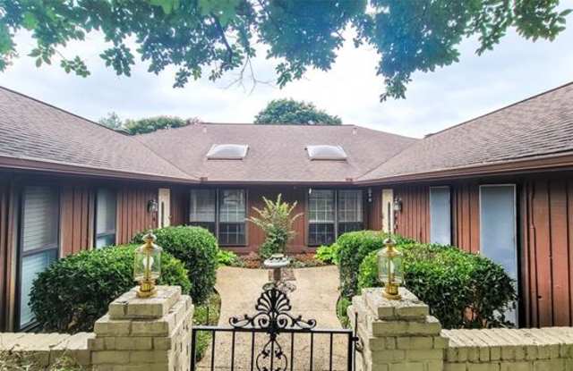 7724 Village Trail Drive Gallery 2