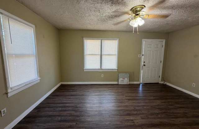 6 Month Lease Central 2/1 Gallery 4