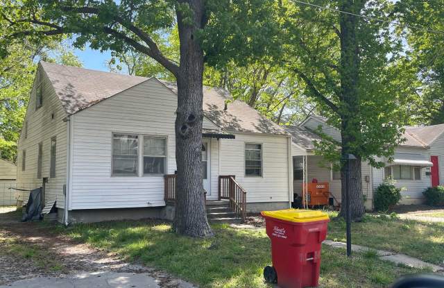 1707 South Walnut Street - 1707 South Walnut Street, Pittsburg, KS 66762