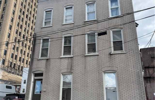 922 W Court Street photos photos