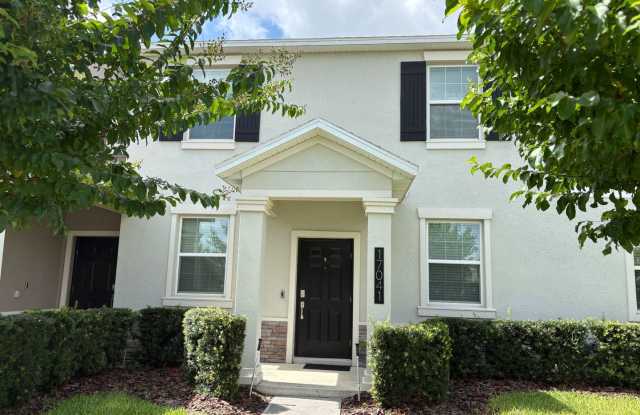 3 bedroom / 2.5 bathroom townhouse on Storey Grove, Winter Garden Gallery 1