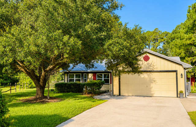 3/2 with a workshop & landscaping included! Gallery 1