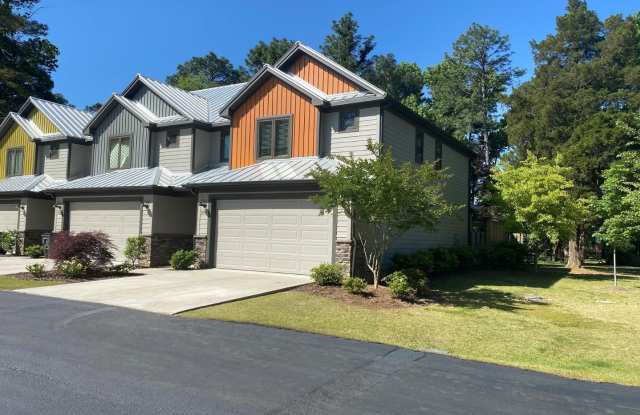 695 S Ashe Street - 695 South Ashe Street, Southern Pines, NC 28387