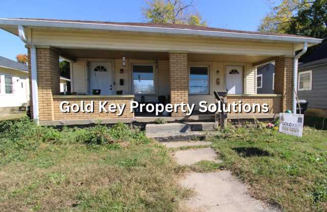 Cute 1 BR Duplex with Dining Room and Covered Porch (SECTION 8 APPROVED) - 2408 Locust Street, Anderson, IN 46016