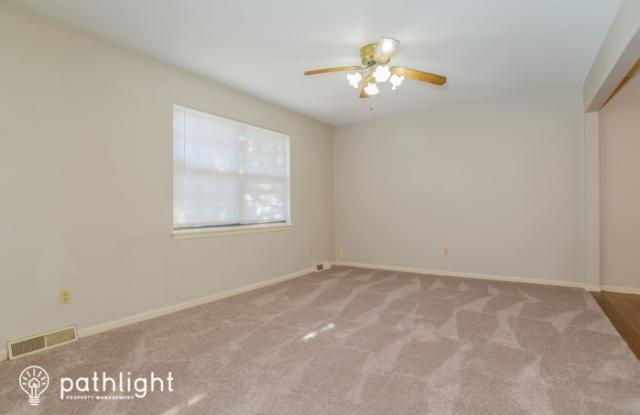 2100 East Arrowhead Circle Gallery 2