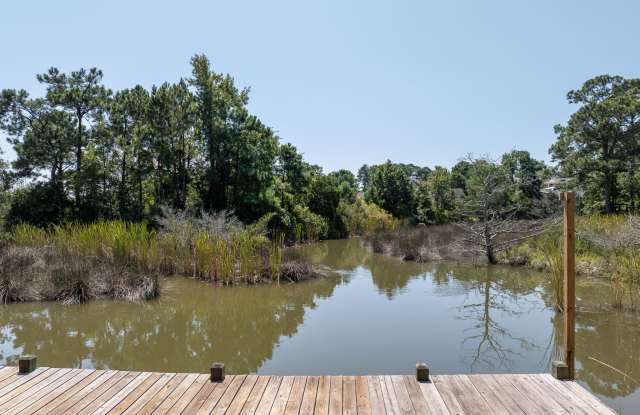 A Storybook Waterfront Retreat on the Bay Gallery 4