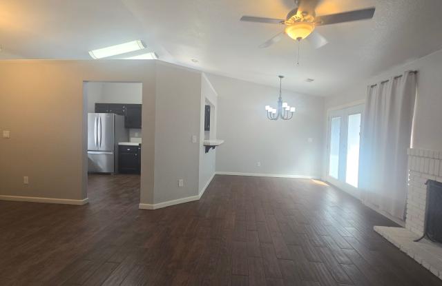 2 Br 2 Ba with office space Gallery 4