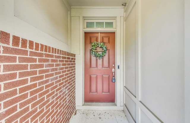 Stunning 3 bedroom, 2.5 bath townhome in the heart of Seabrook, Maryland! Gallery 3