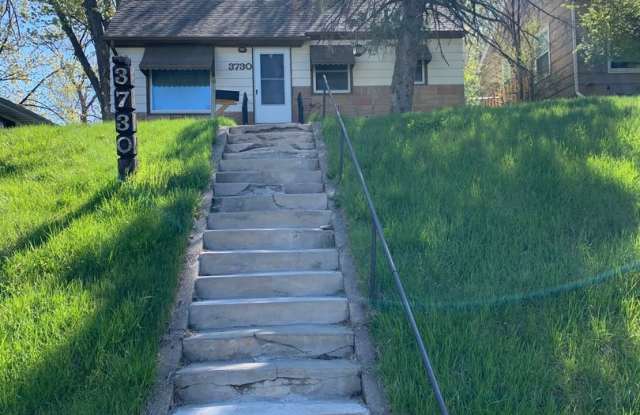 Beautiful 4 Bedroom 1 Bathroom in North Minneapolis photos photos