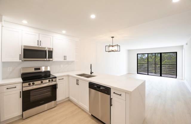 2322 S Cypress Bend Drive unit: 411 photos photos